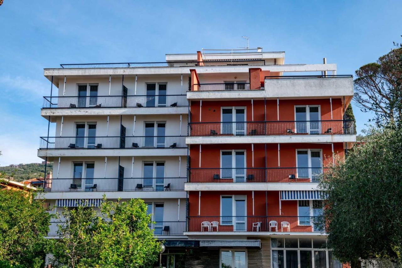 Real Park Hotel Cavi di Lavagna Dış mekan fotoğraf